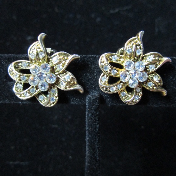 Vintage Flower earrings - Picture 1 of 2